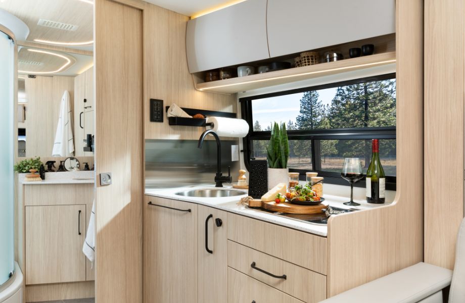 Triple E van kitchen