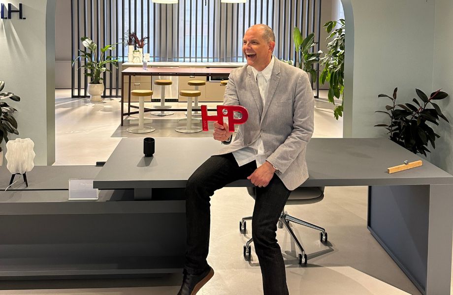 Three H Hudson Desk in FENIX Verde Comodoro HiP Award Winner