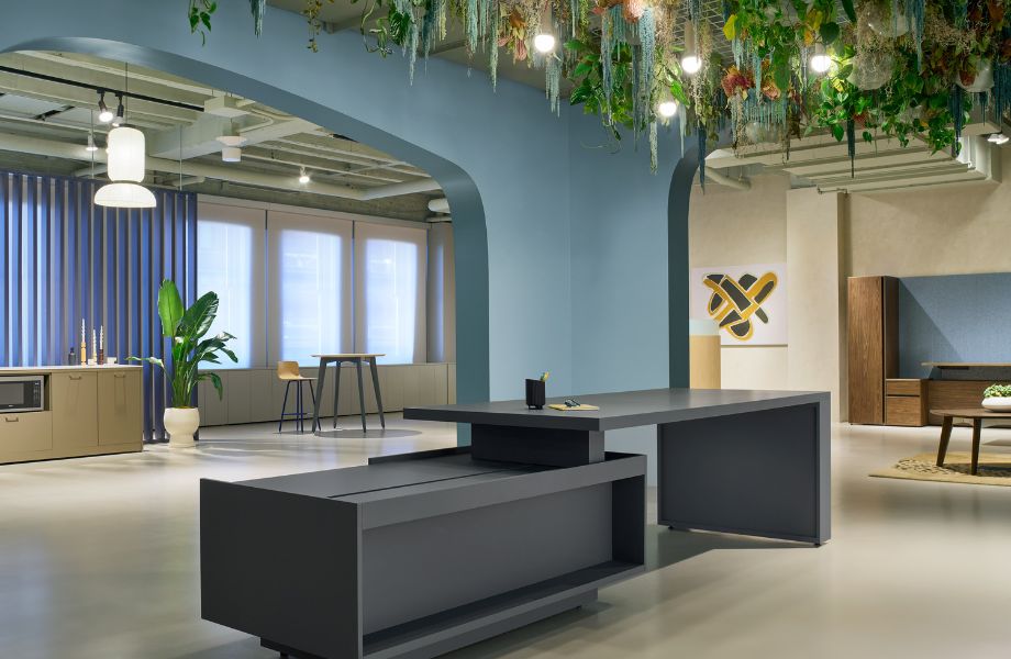 Three H Hudson Desk in FENIX Verde Comodoro at NeoCon 2024