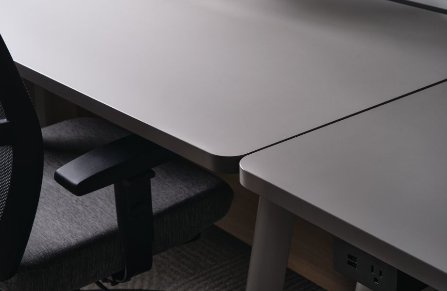 Close up desk in FENIX Grigio Londra